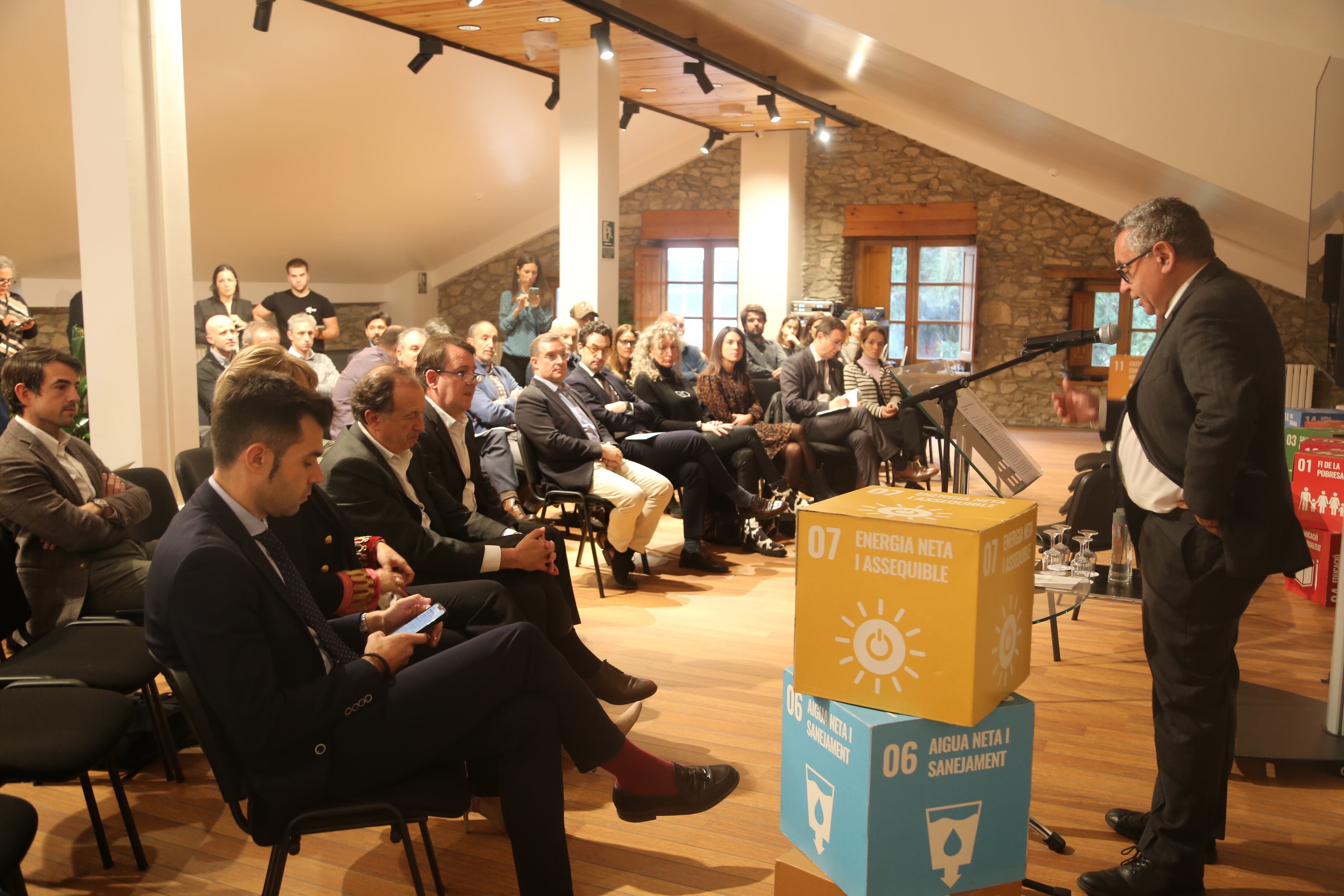 El director General de FEDA, Albert Moles, en la seva intervenció en les jornades d'energia que sant a Sant Julià de Lòria