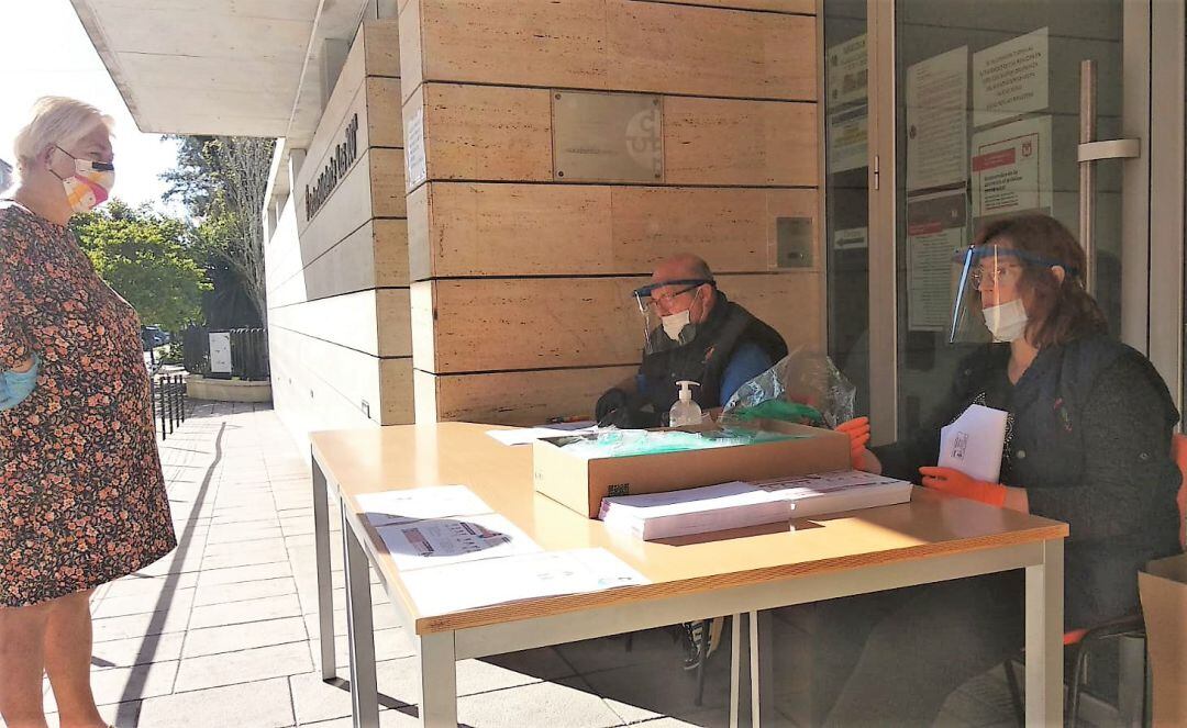 Reparto de mascarillas en Elda