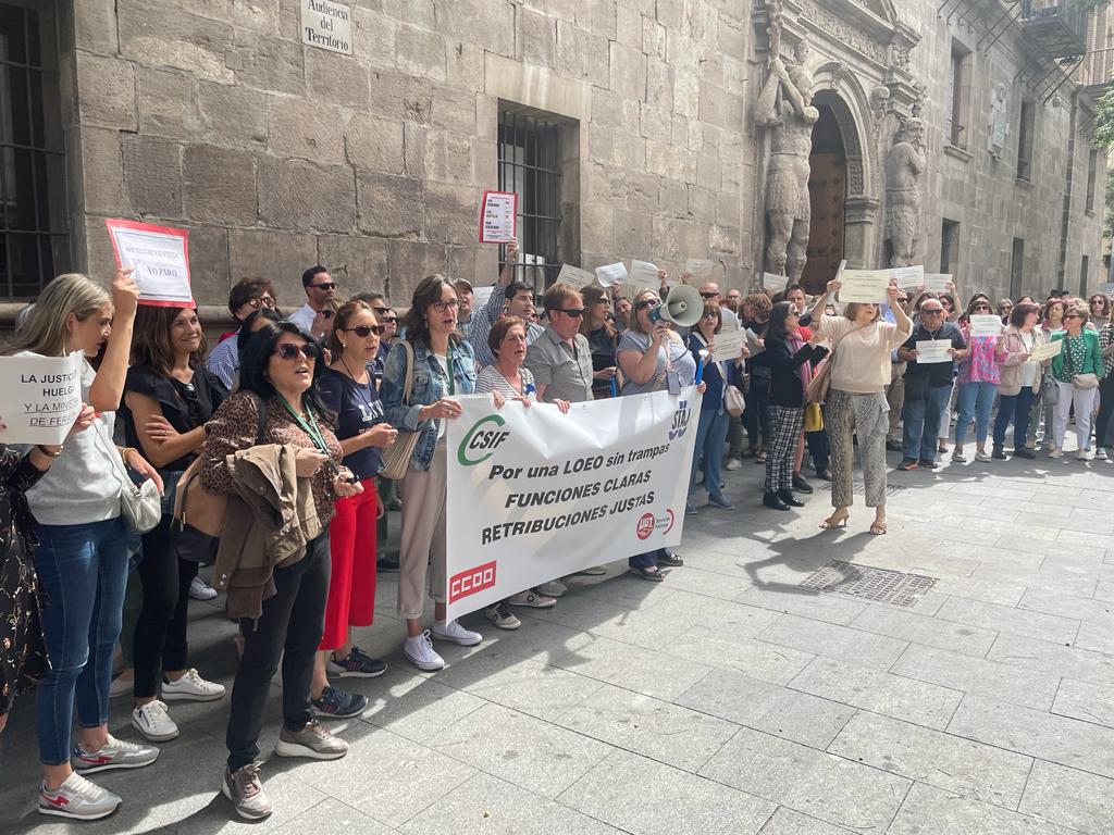 Los funcionarios se han concentrado frente al Tribunal Superior de Justicia de Aragón