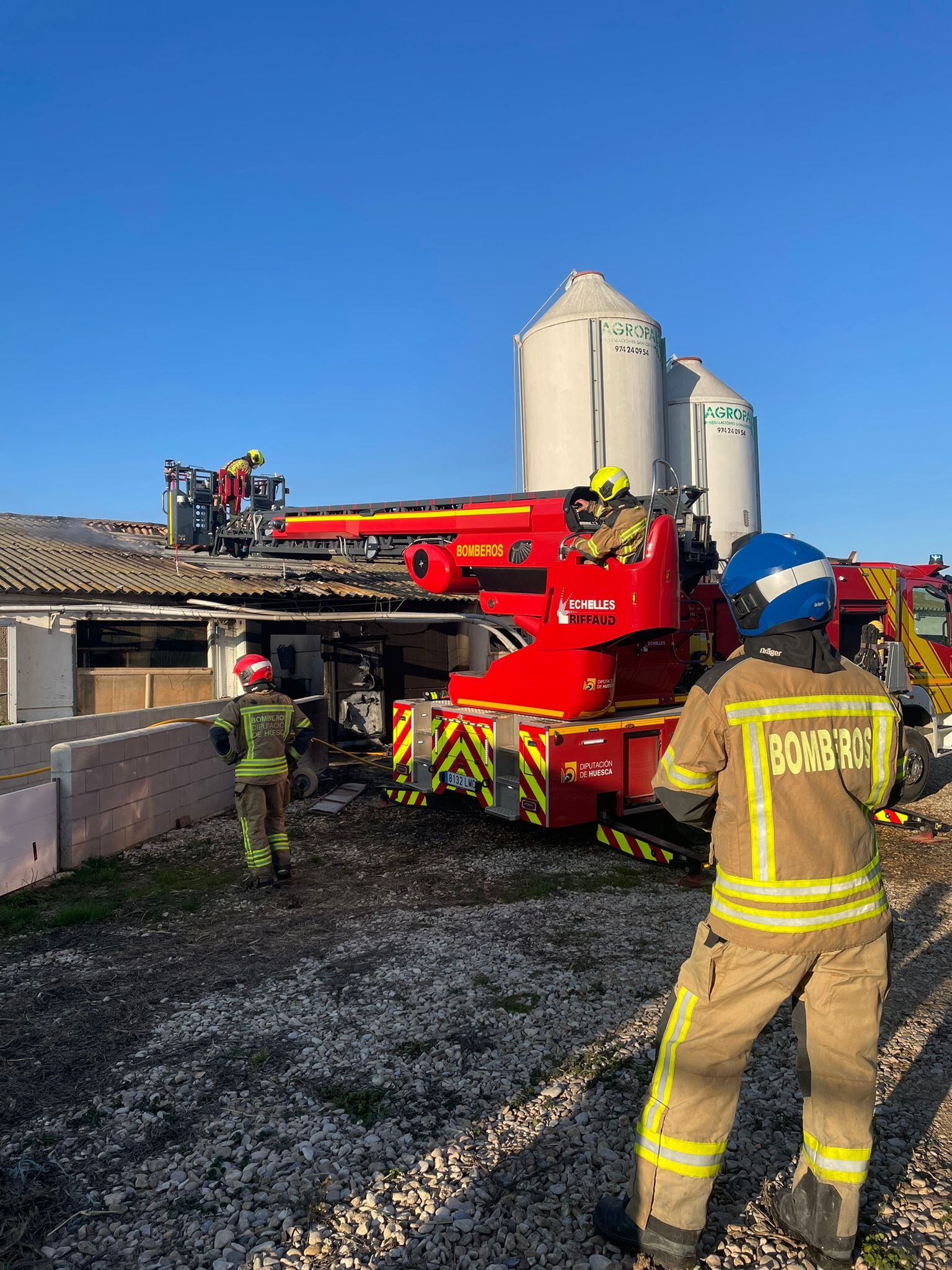 Actuación de los bomberos de la DPH en un incendio