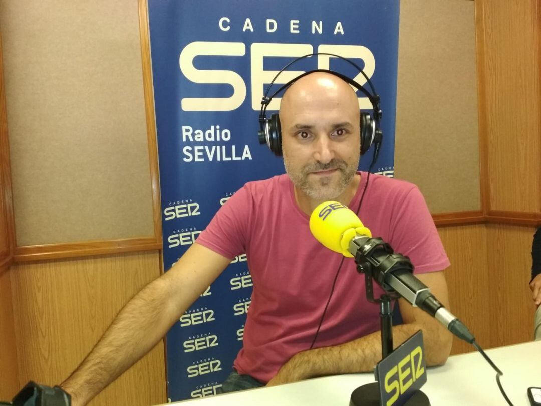 El doctor Fernando Fabiani en el estudio de Hoy por Hoy Sevilla