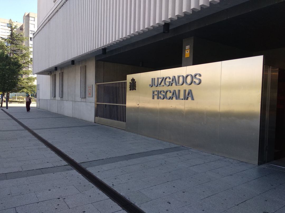 Entrada del edificio de Juzgados de Burgos