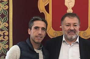 El alcalde de Cuenca, Darío Dolz (d), y el concejal dimitido, Mario Fernández (i), en una imagen de archivo