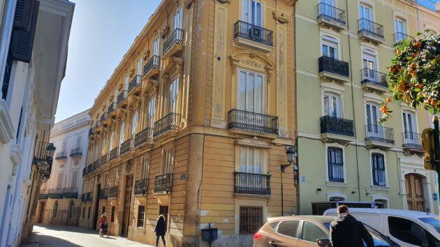 El palacio de Tremolar visto desde la plaza Nápoles y Sicilia