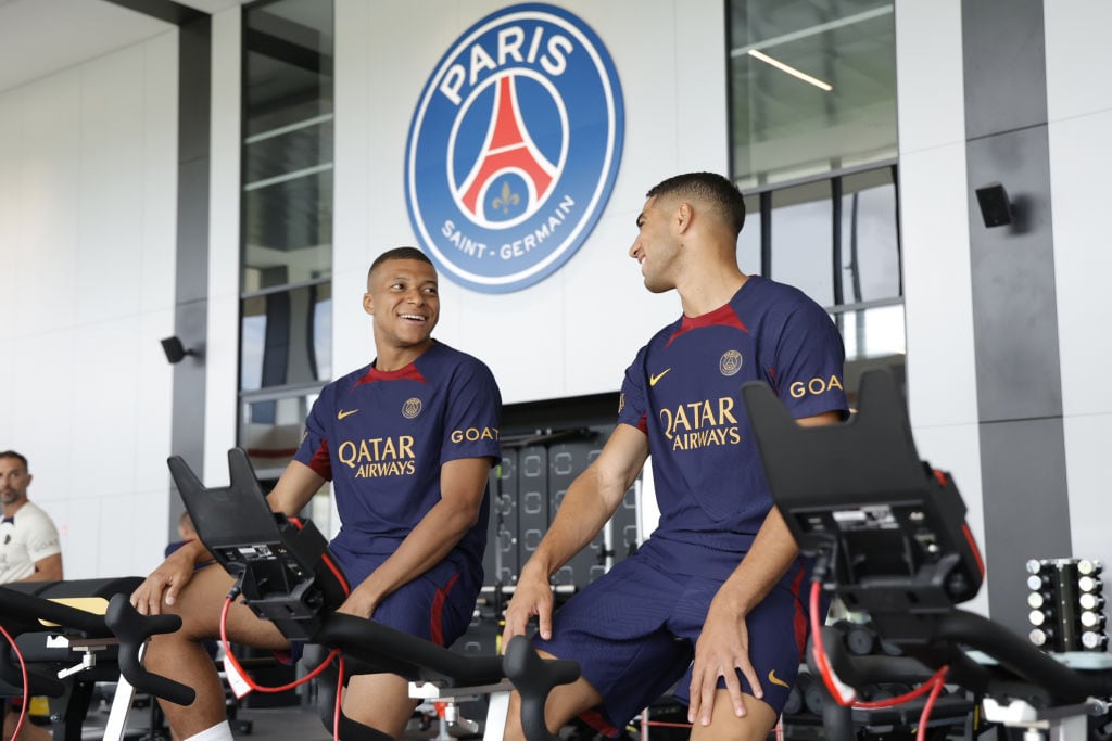 Kylian Mbappé y Achraf Hakimi, en las instalaciones del PSG.