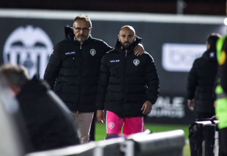 Chechu Flores junto al delegado del Hércules, Quique Sala