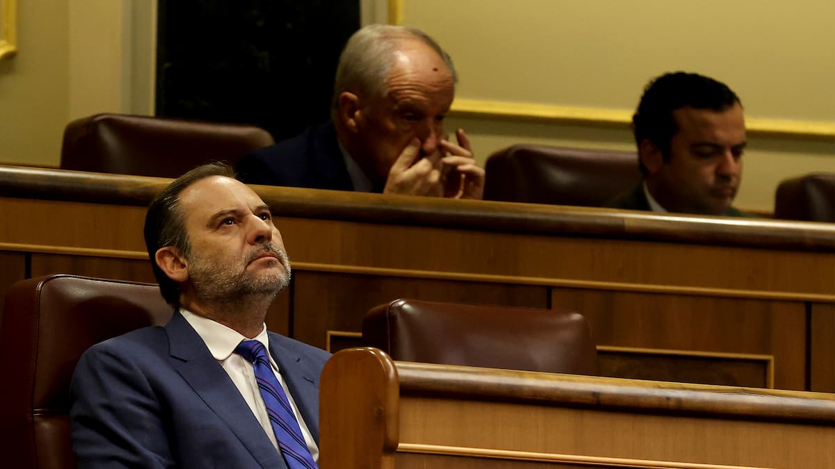 Las primeras horas de Ábalos en prisión: determinado a mantener su acta de diputado y con intención de recurrir el auto