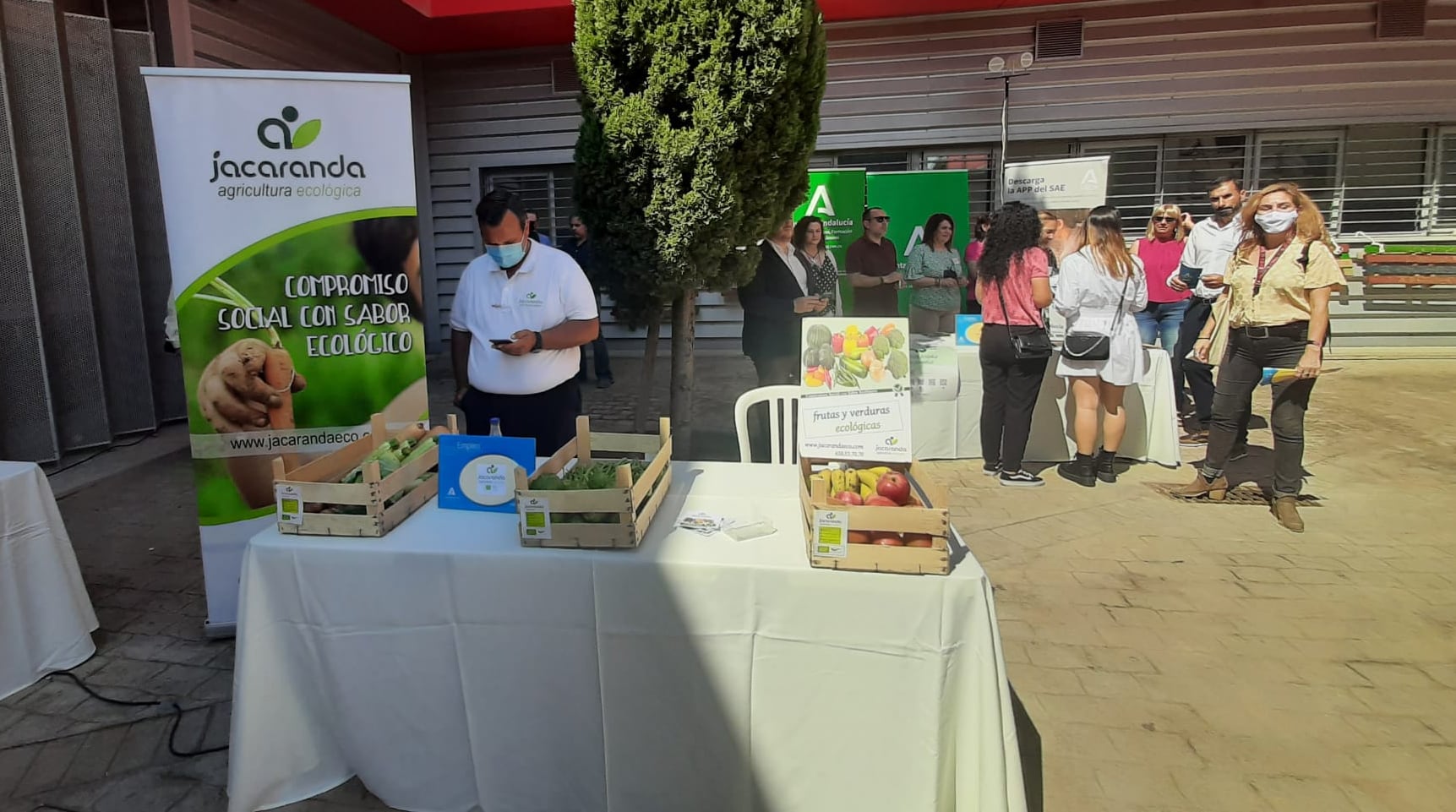 Imagen de los stand en la IV Feria de Empleo Polígono Sur