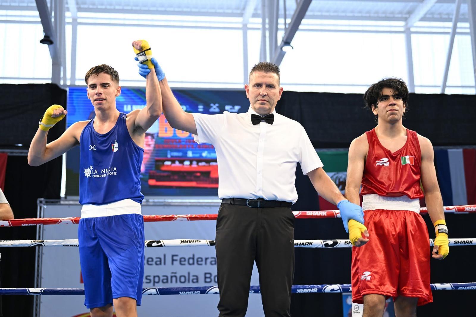 En el combate de semifinales se enfrentó al experimentado púgil georgiano Tazo Gabelia, cayendo derrotado en un duro combate con una puntuación muy ajustada de los jueces de 2-3.