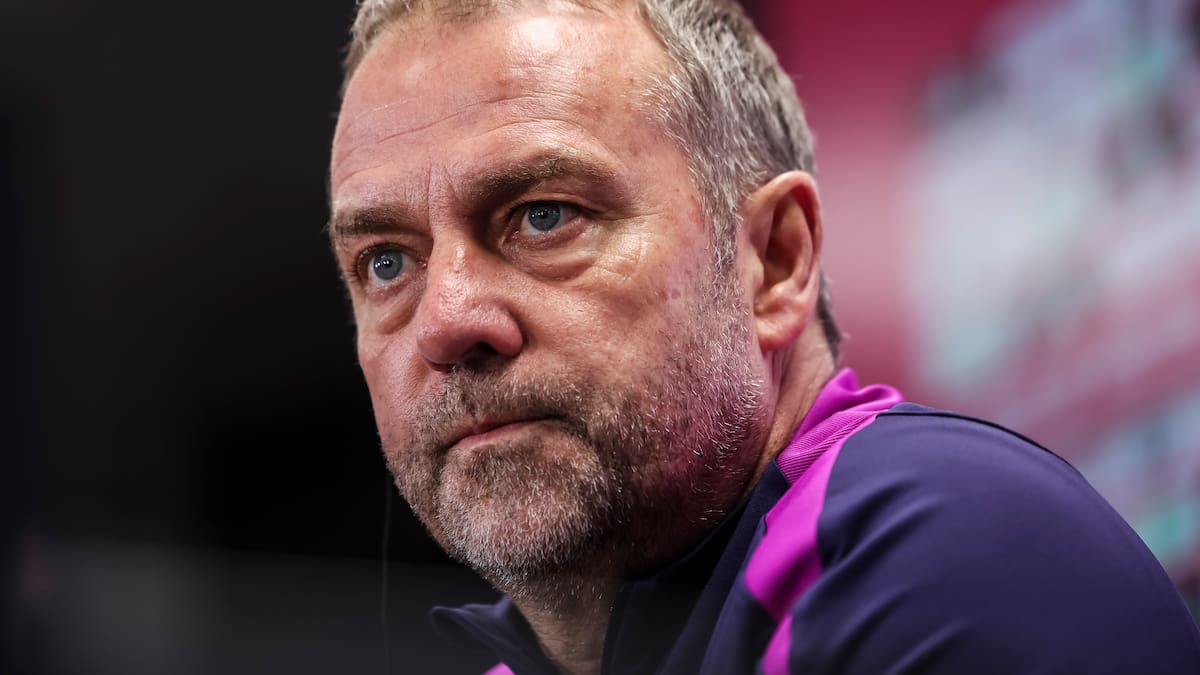 Flick manda un aviso: "Lo importante es seguir mejorando, tanto mi equipo como el ámbito arbitral"