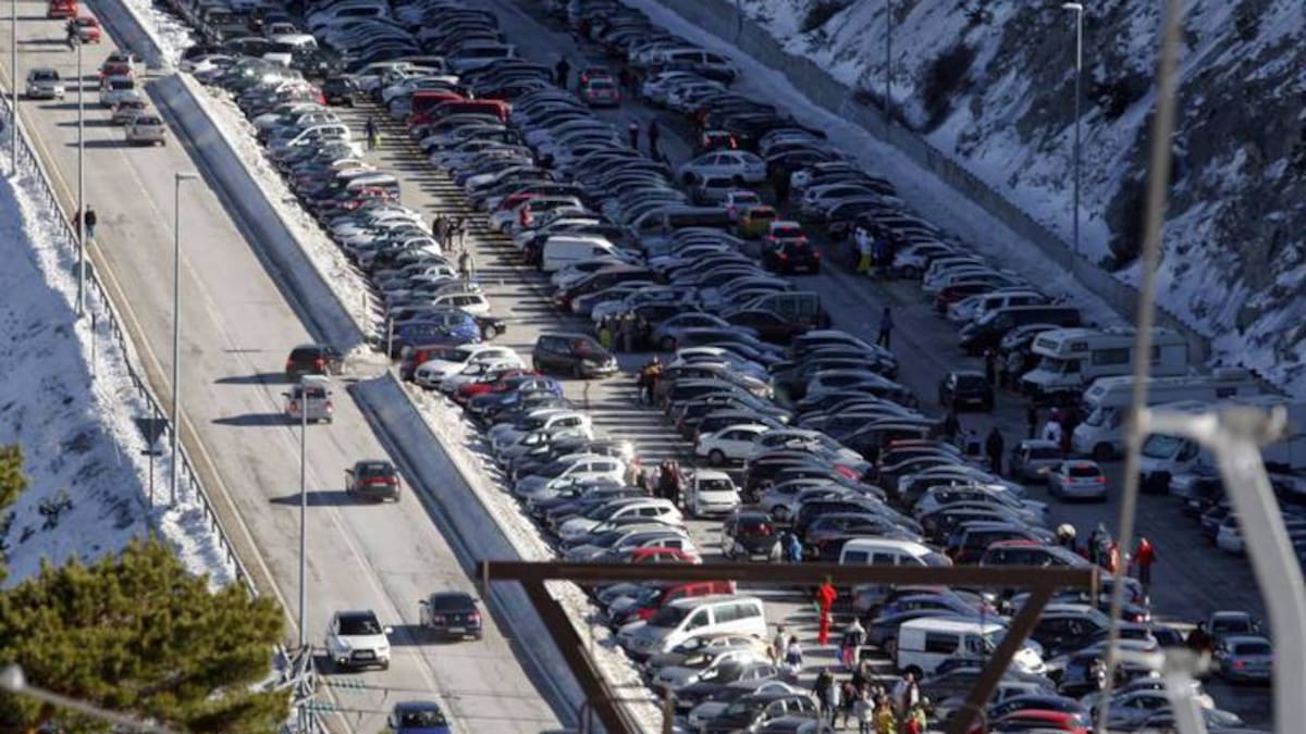 El corte de tráfico en Navacerrada provoca cerca de 100 cancelaciones en restaurantes de Torrecaballeros