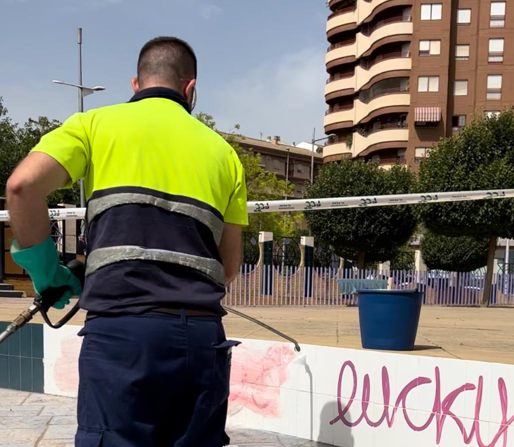 Limpieza de grafitis en Jaén.