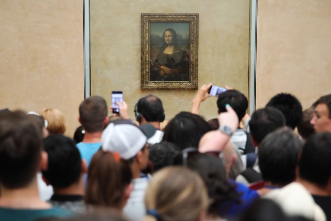 La &#039;Gioconda&#039; de Leonardo Da Vinci en su sala habitual del Louvre