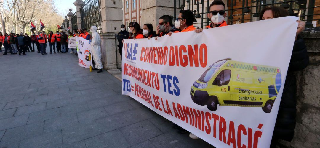 Concentración de técnicos sanitarios frente a la Consejería de Sanidad