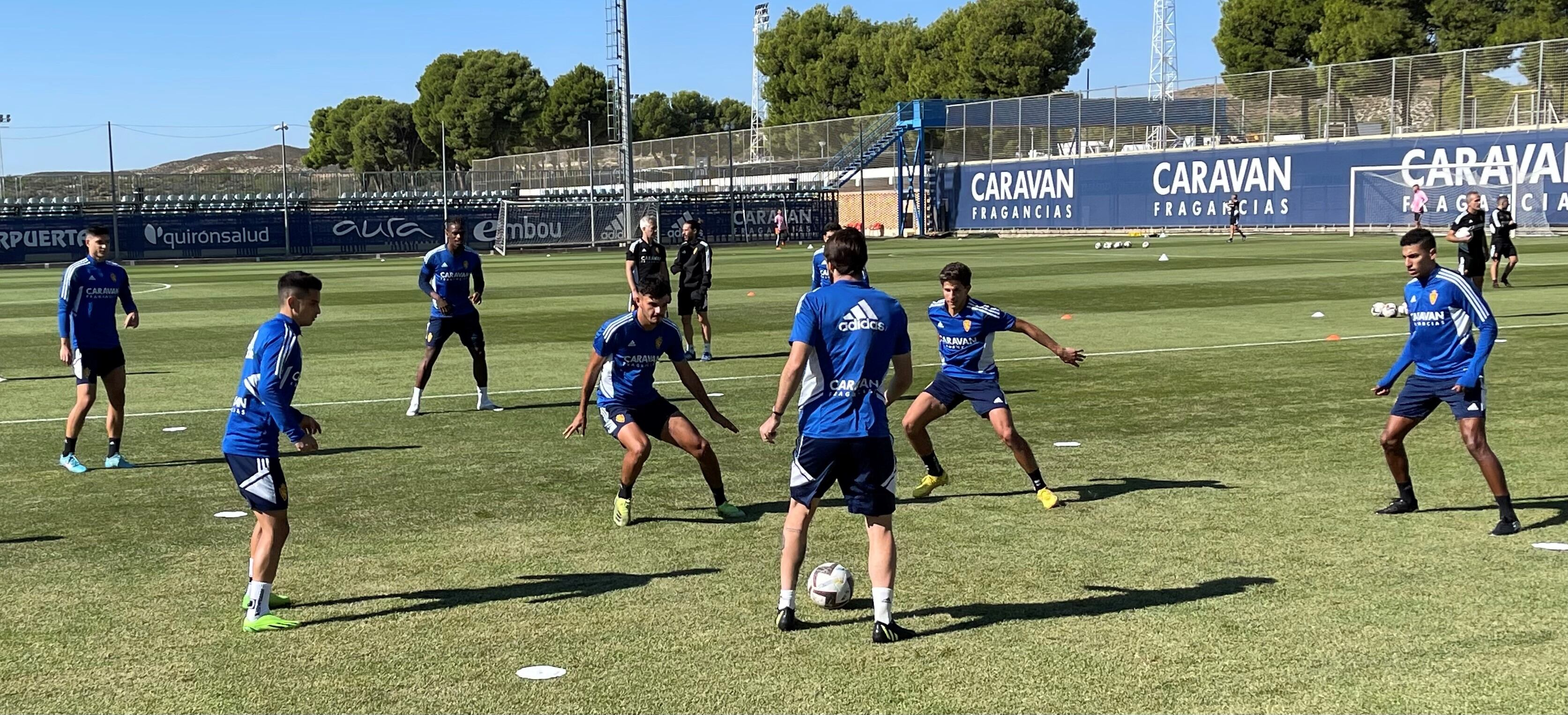 La plantilla del Real Zaragoza se ha entrenado este jueves en la Ciudad Deportiva