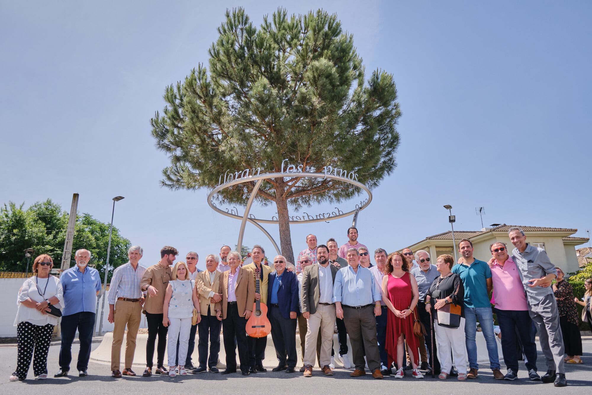 Imagen de la inauguración del monumento dedicado a Amigos de Gines