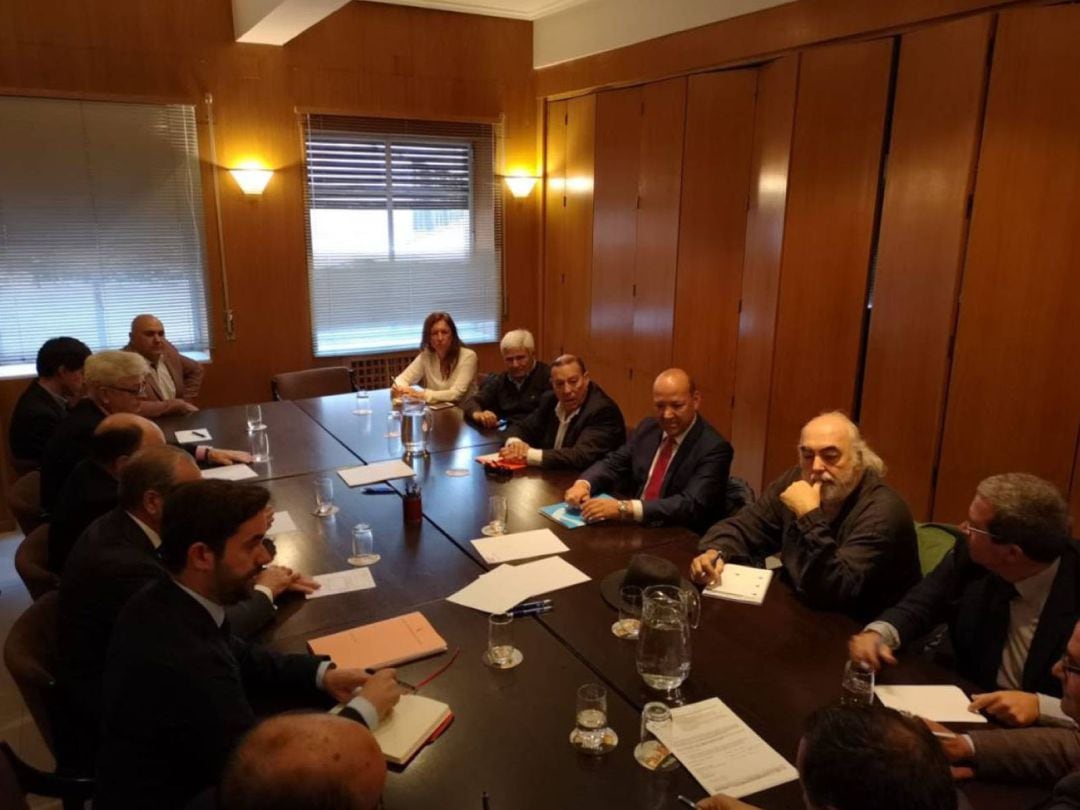 Reunión entre la inciativa empresarial y los partidos políticos en octubre de 2018