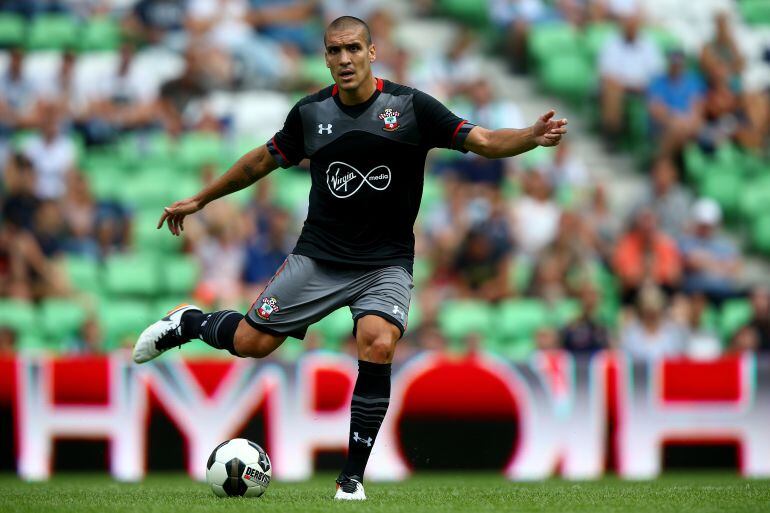 Oriol Romeu disputant un partit amb el Southampton