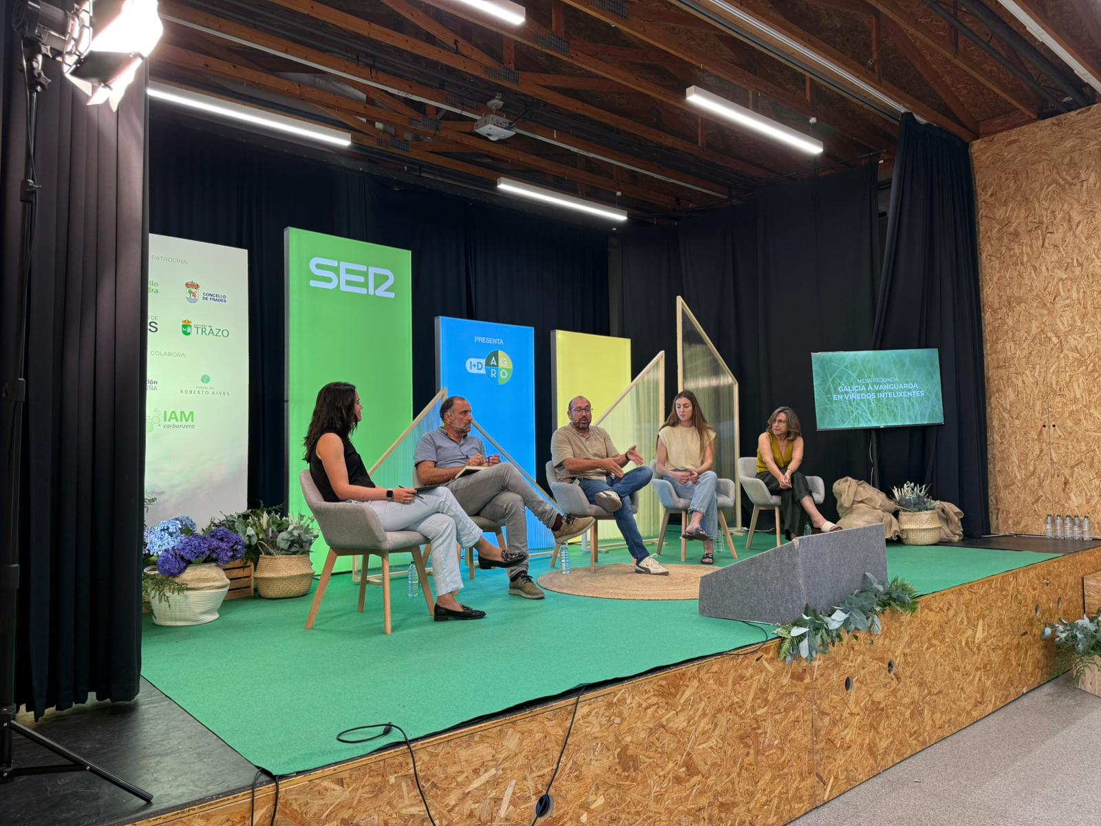 Juan Carlos Vázquez, Miguel Tubío, Marta Rodríguez y Emilia Díaz, en la primera mesa de I+D Agro en Vedra.