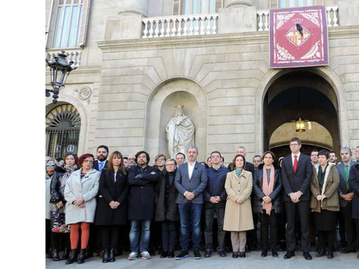 Colau se suma a l'homenatge a les víctimes del terrorisme