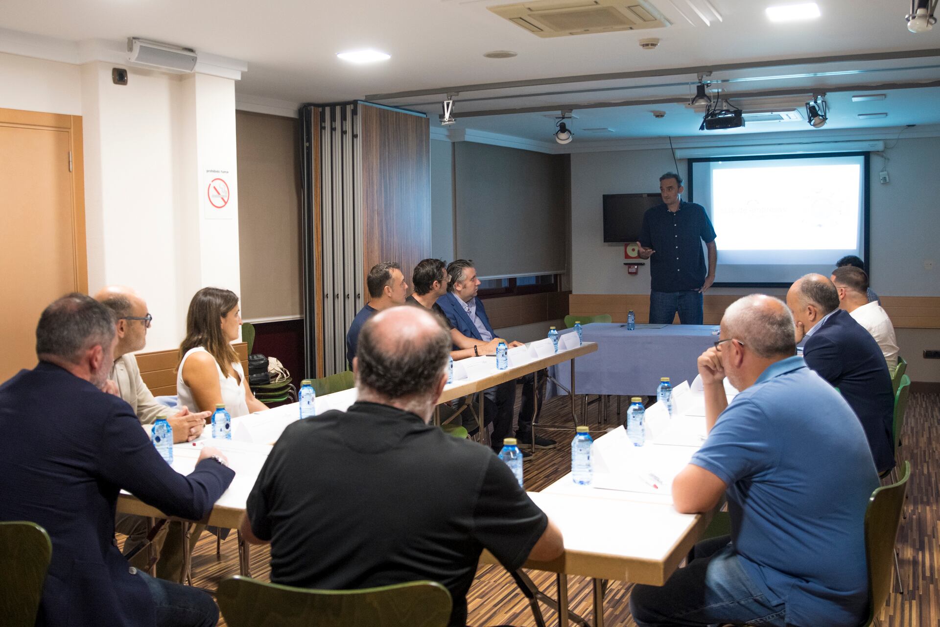 Primera reunión del COB con empresas de Ourense