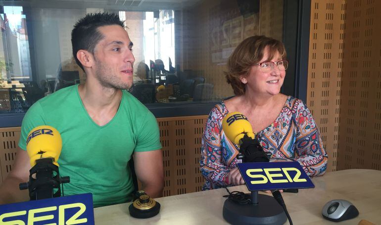 Enrique Pérez, investigador del IBGM y Luisa Lobete, de la Asociación Española contra el Cáncer