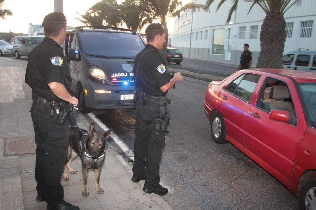 Agentes de la USCI de la Policía Local de Arrecife.