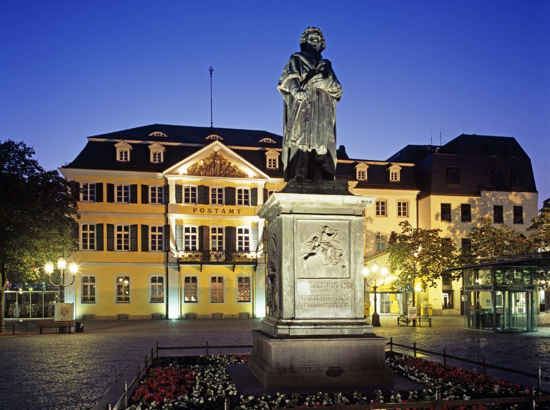 Monumento a Beethoven en Bonn, su ciudad natal