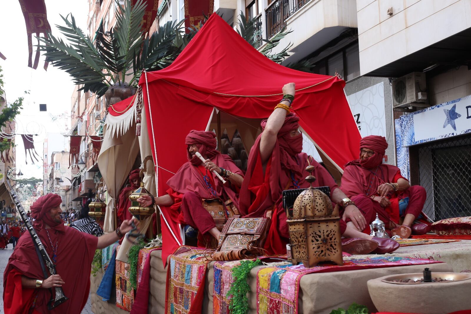 "Rojo" boato de la comparsa de Marroquíes de Elda en la Entrada Mora