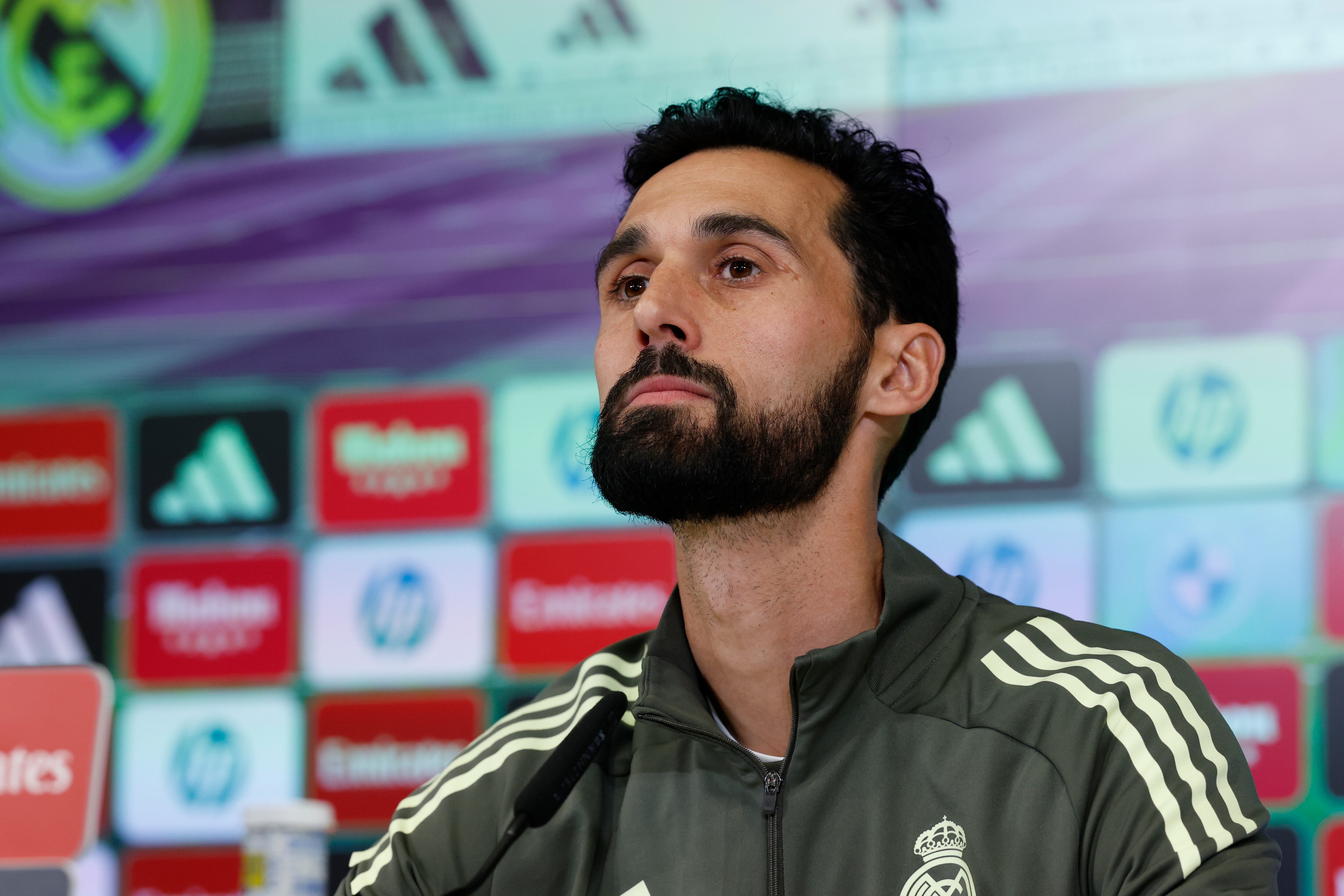 El entrenador del Real Madrid Álvaro Arbeloa ofrece una rueda de prensa