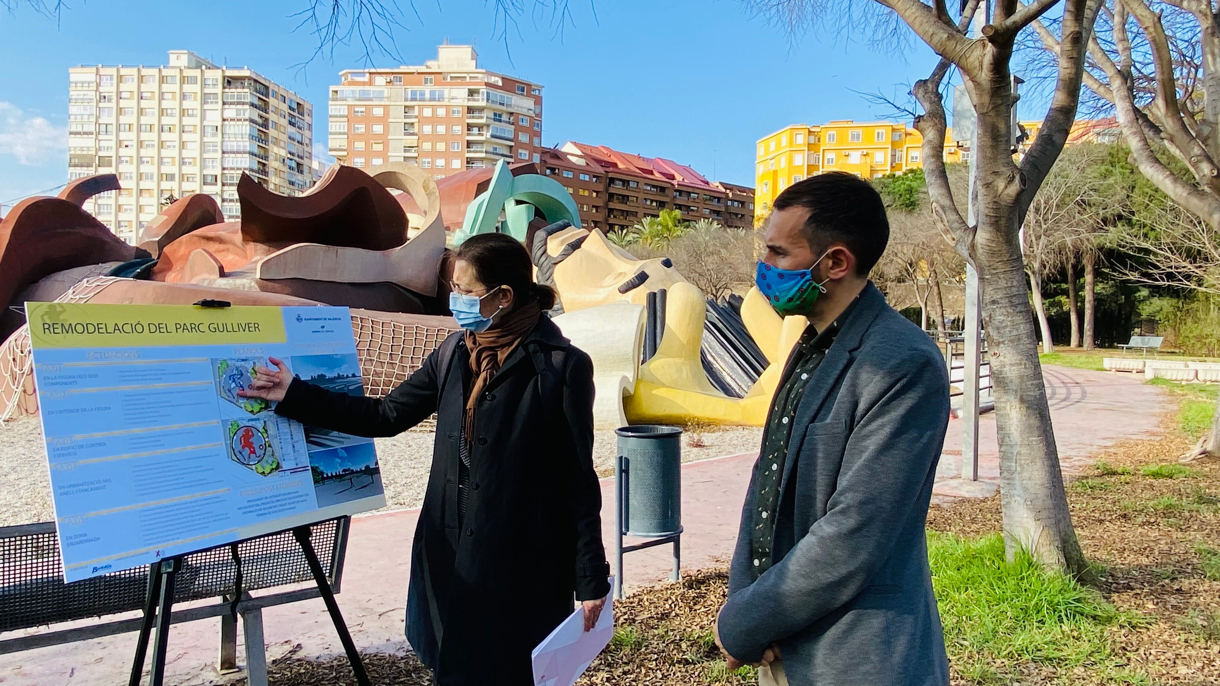 Sergi Campillo visita las obras de rehabilitación del parque Gulliver. Fuente: gabinete de prensa Ayuntamiento de València.