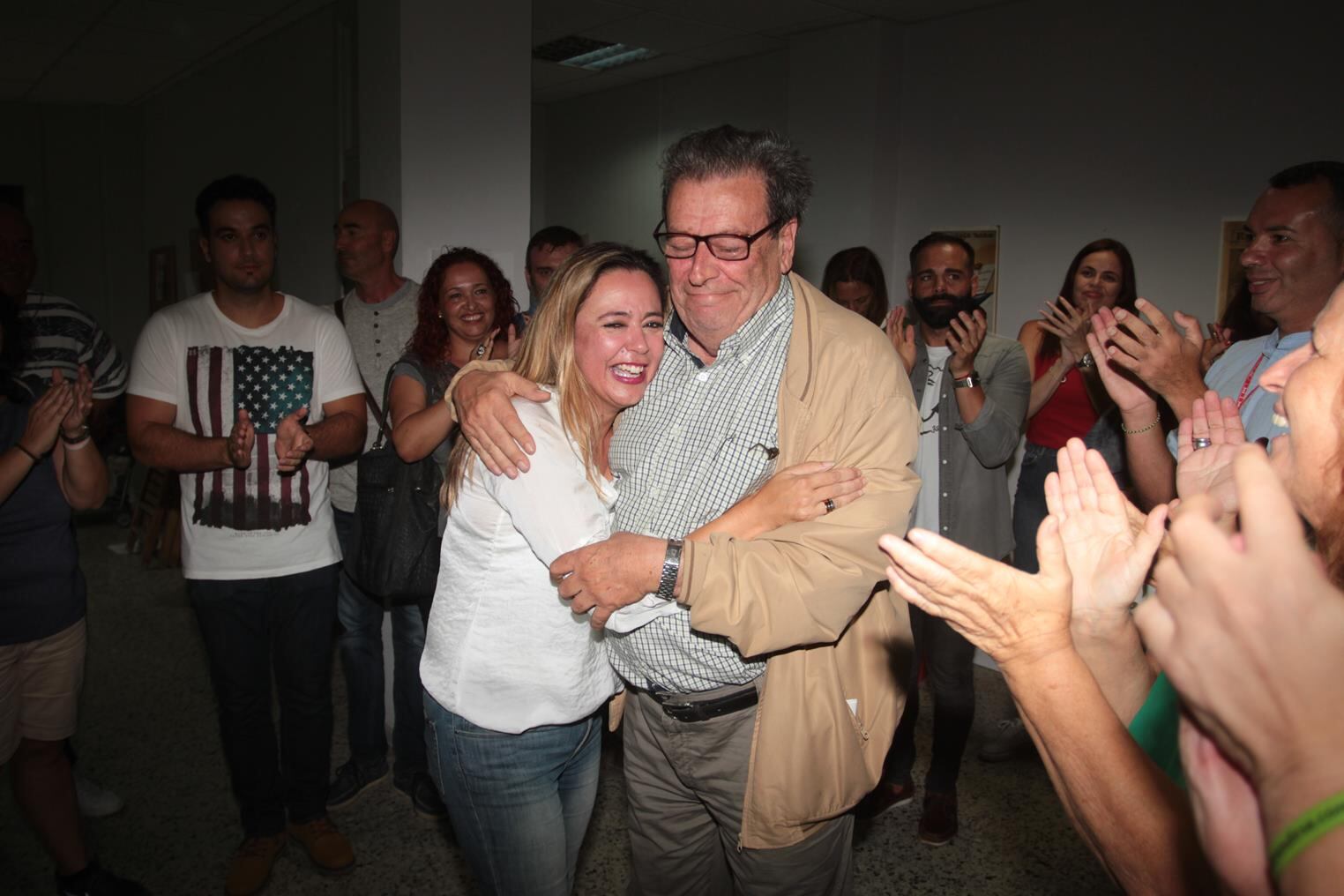 María Dolores Corujo, secretaria general del PSOE en Lanzarote, junto a Enrique Pérez Parrilla.