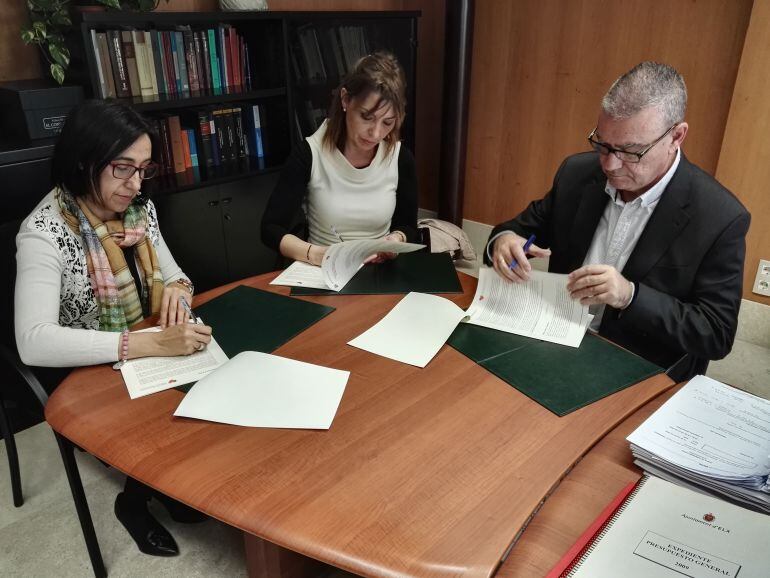 Firma del convenio entre Ayuntamiento y Fundación NORAY