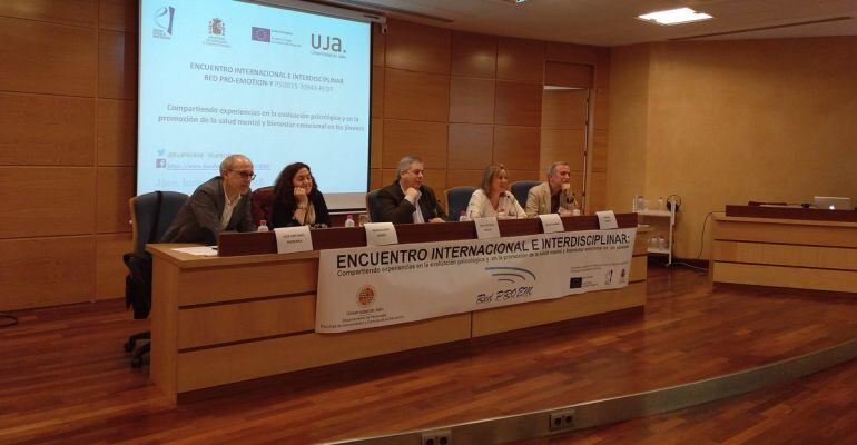 Ponentes de una de las mesas del encuentro que se celebra en la UJA.