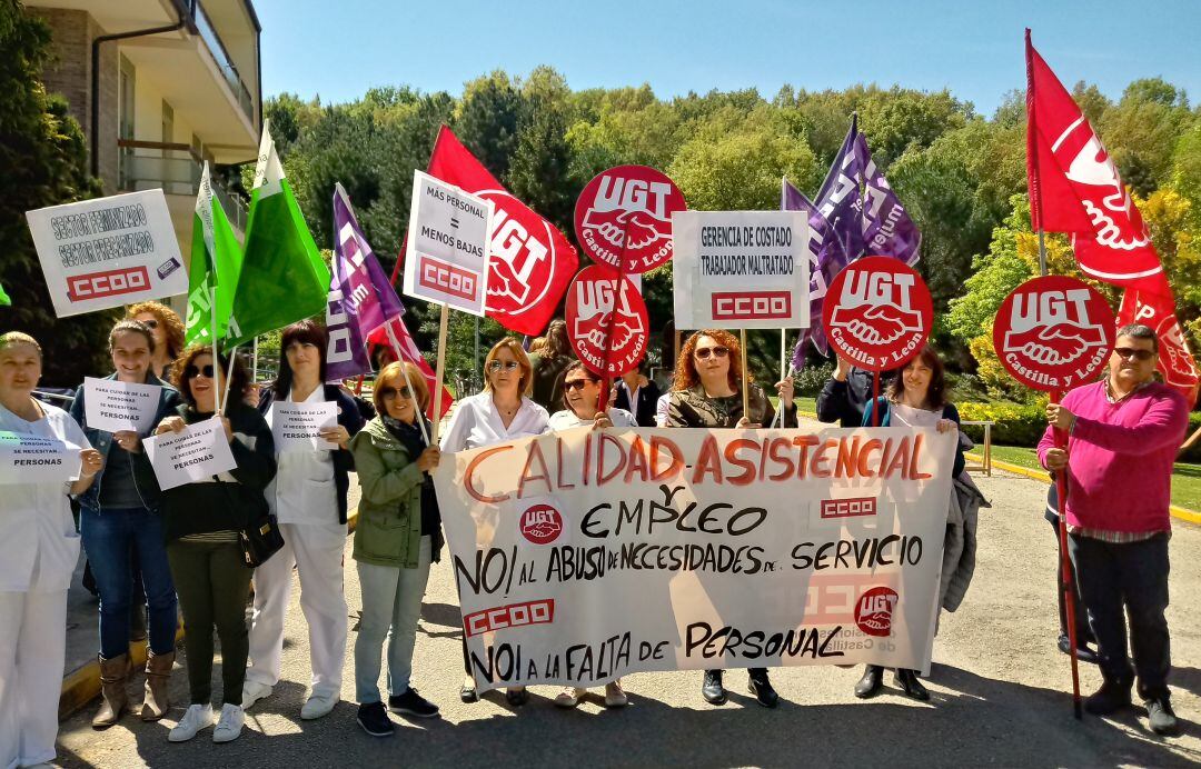 Protesta ante la residencia de asistidos de la Junta en Fuentes Blancas