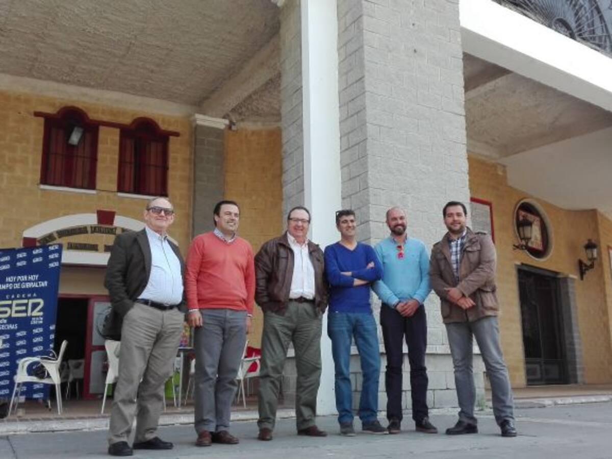 La cubierta de la Plaza de Toros de Los Barrios a debate