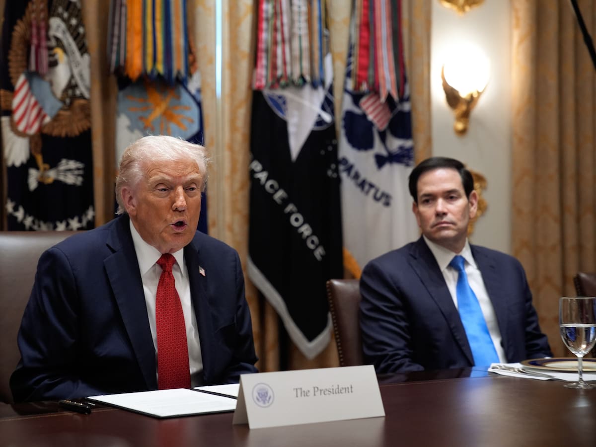 Trump afirma que Ucrania aún podría "ganar" la guerra pese a sus advertencias a Zelenski