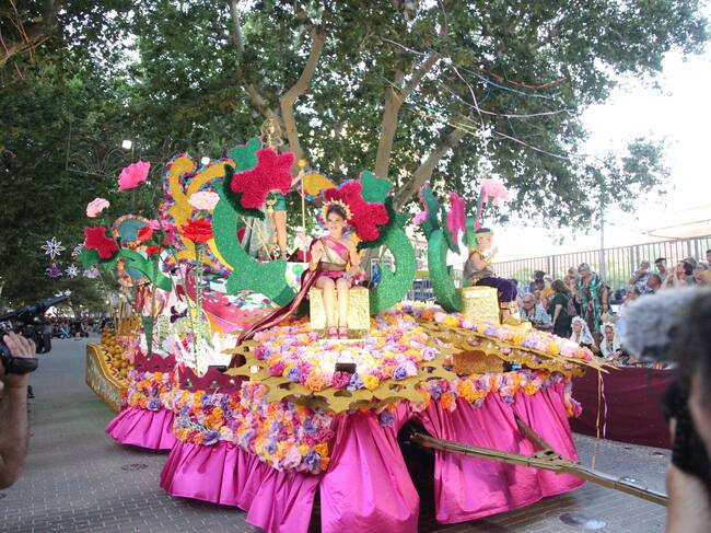 Falla París Pedrera, quinto premio de Carrozas 2023.