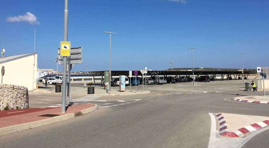 Les plaques solars s'instal·laran al sostre de les marquesines de l'aparcament de Son Blanc.