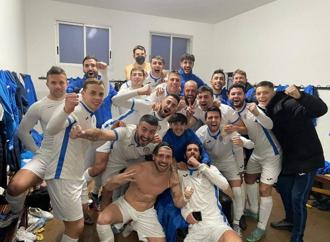 Los jugadores blanquiazules celebran la victoria