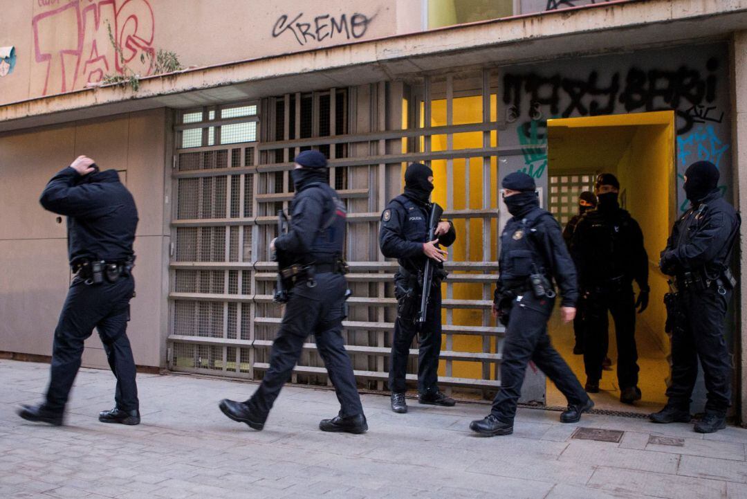 Los Mossos d&#039;Esquadra llevan a cabo desde primera hora de esta mañana una operación contra el terrorismo yihadista en la ciudad Barcelona y en Igualada.