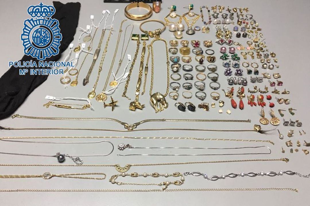 Efectos intervenidos a la banda georgiana. 