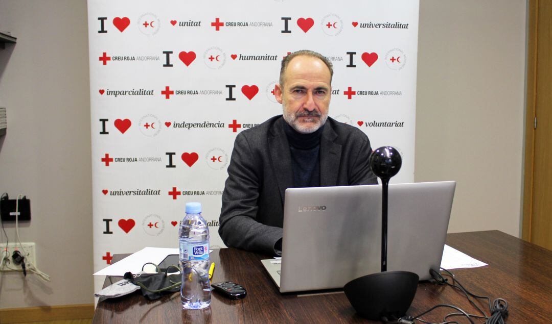 El vicepresident de la Creu Roja, David Fraissinet, durant la roda de premsa d'aquest dilluns.