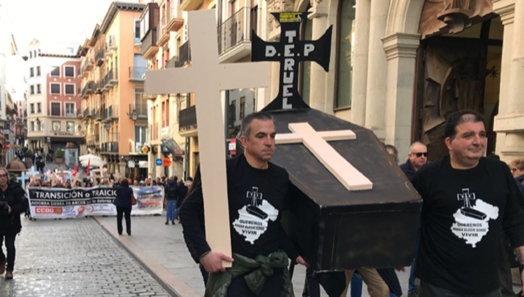 Manifestación de los trabajadores de la Térmica de Andorra en las calles de Teruel 