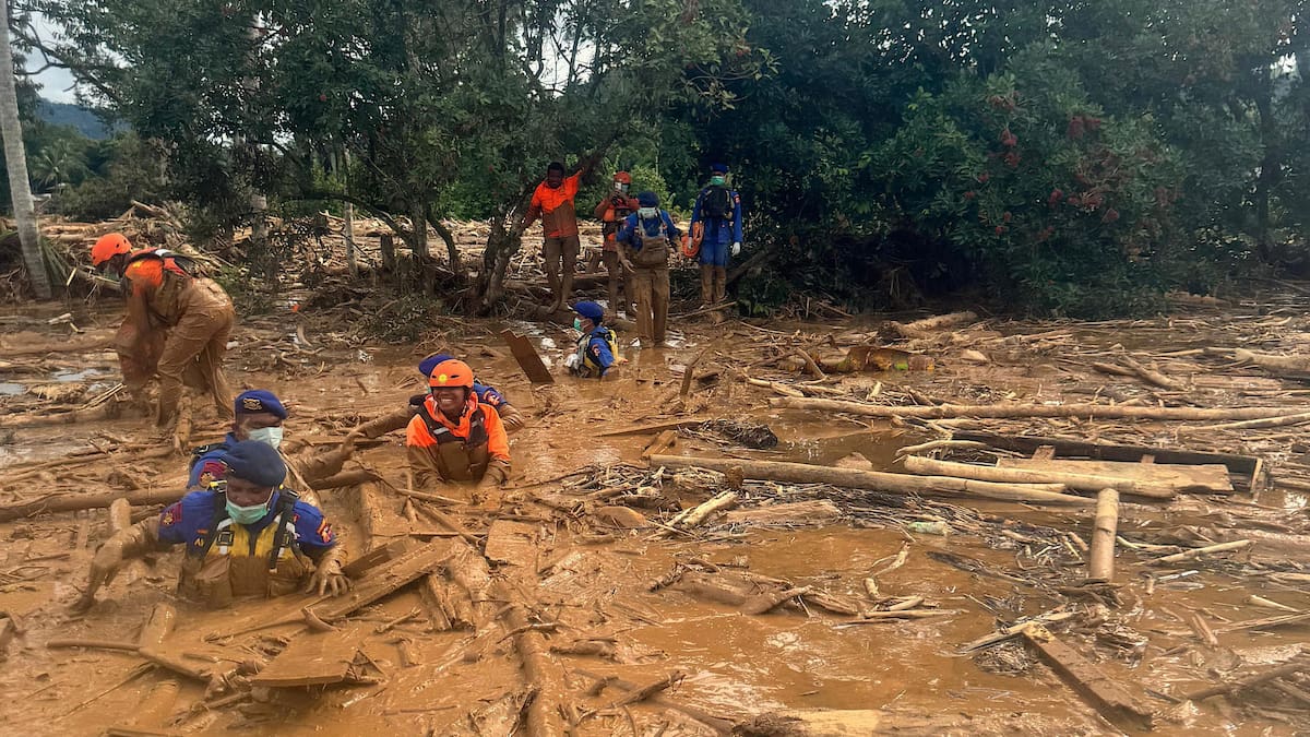 Las inundaciones en Indonesia dejan más de 300 muertos y 140 desaparecidos