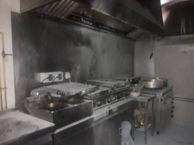 Así ha quedado la cocina del Complex Esportiu-Cultural La Petxina, en València, tras el incendio sufrido este martes