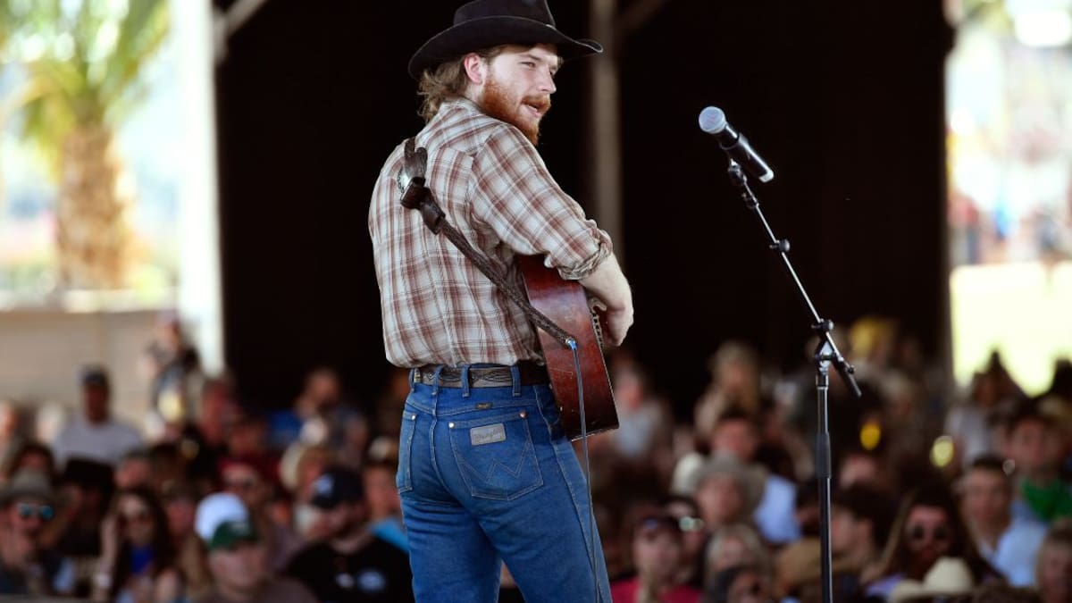 Colter Wall, canciones de trenes, fogatas y diablos