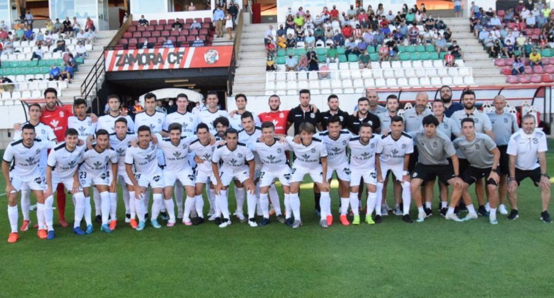 La plantilla, posando antes del encuentro