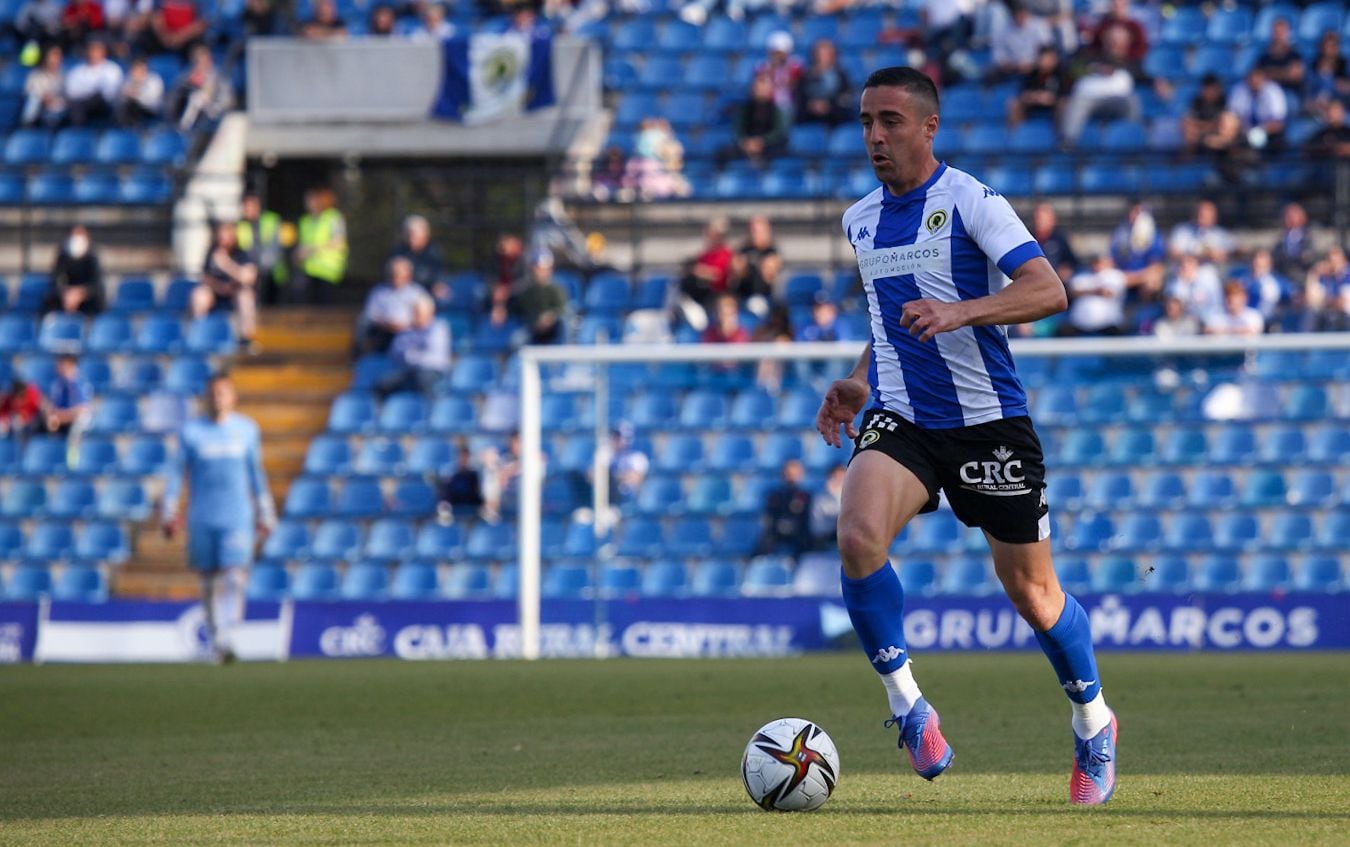 Pedro Sánchez, jugador del Hércules CF, frente a Mancha Real