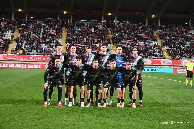 El Málaga en el partido ante la Cultural Leonesa en el Reyno de León